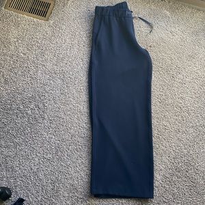 Navy lululemon wide leg trouser with packets and adjustable wais sz8